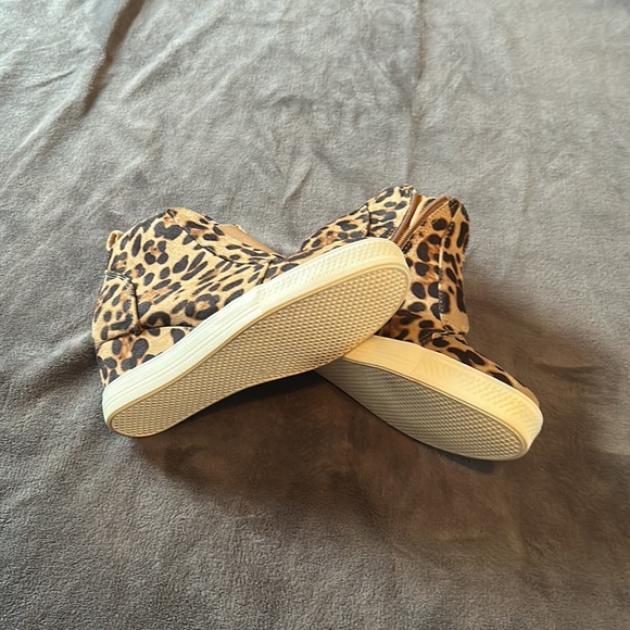 Cute animal print wedged booties - Picture 3 of 3
